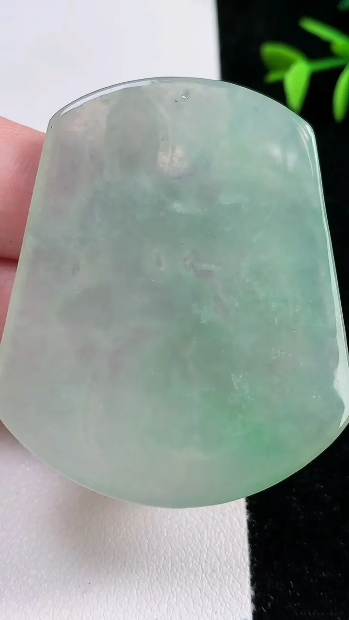 天然A货翡翠山水牌吊坠，尺寸53-44-6，重:26.38g
11月13日