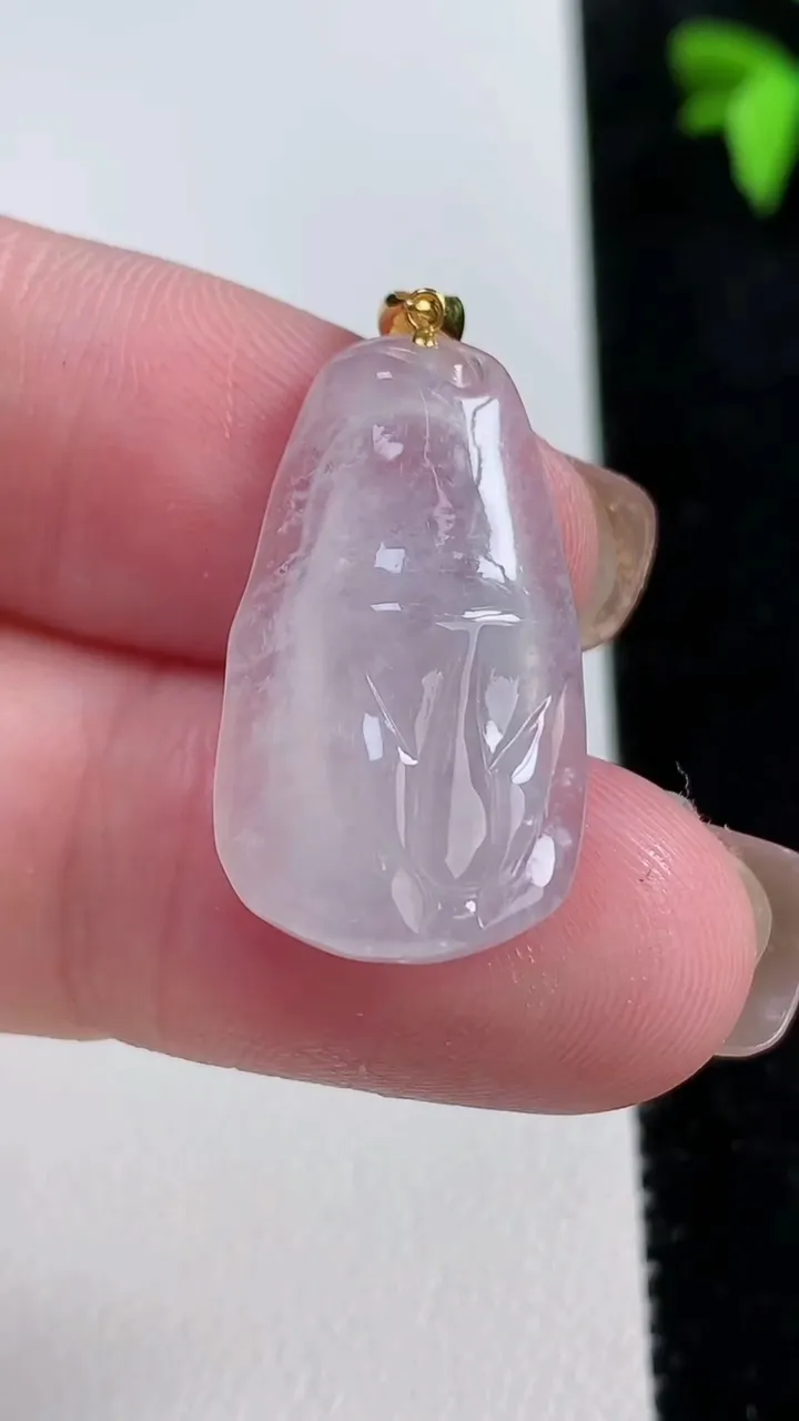 天然A货翡翠种白冰节节高升 竹节吊坠，尺寸25-14.7-6.2，重量:3.67g
11月13日