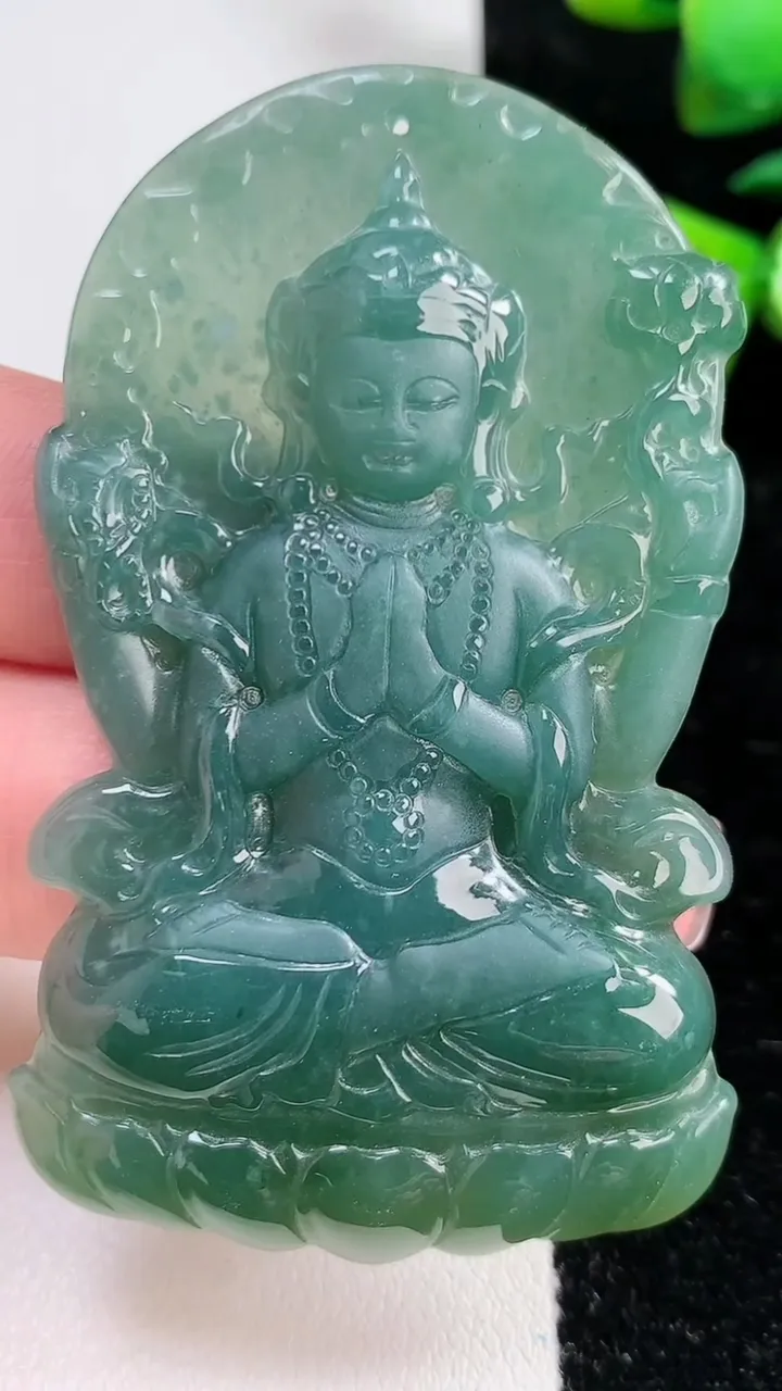 天然A货翡翠度母观音吊坠，尺寸69.8-41.7-6.6，重:32.67g
11月13日