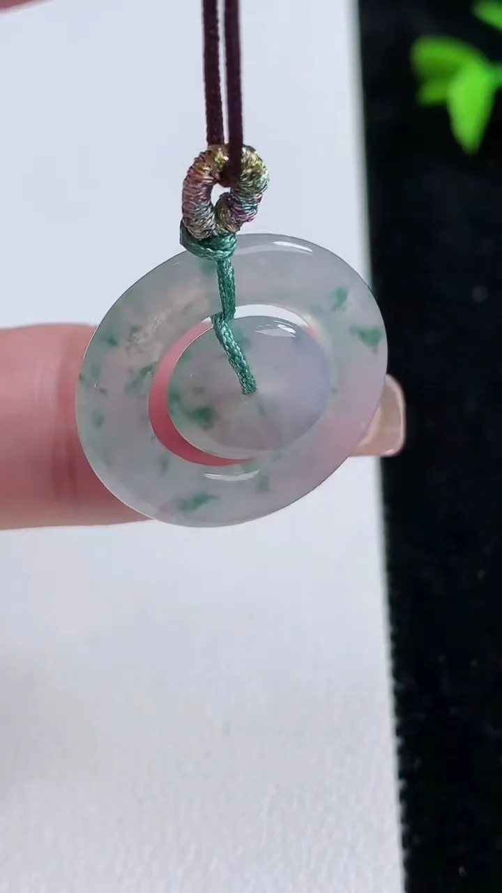 天然A货翡翠冰种飘花母子平安扣吊坠，尺寸22.6-2.4，重量:2.68g
11月13日