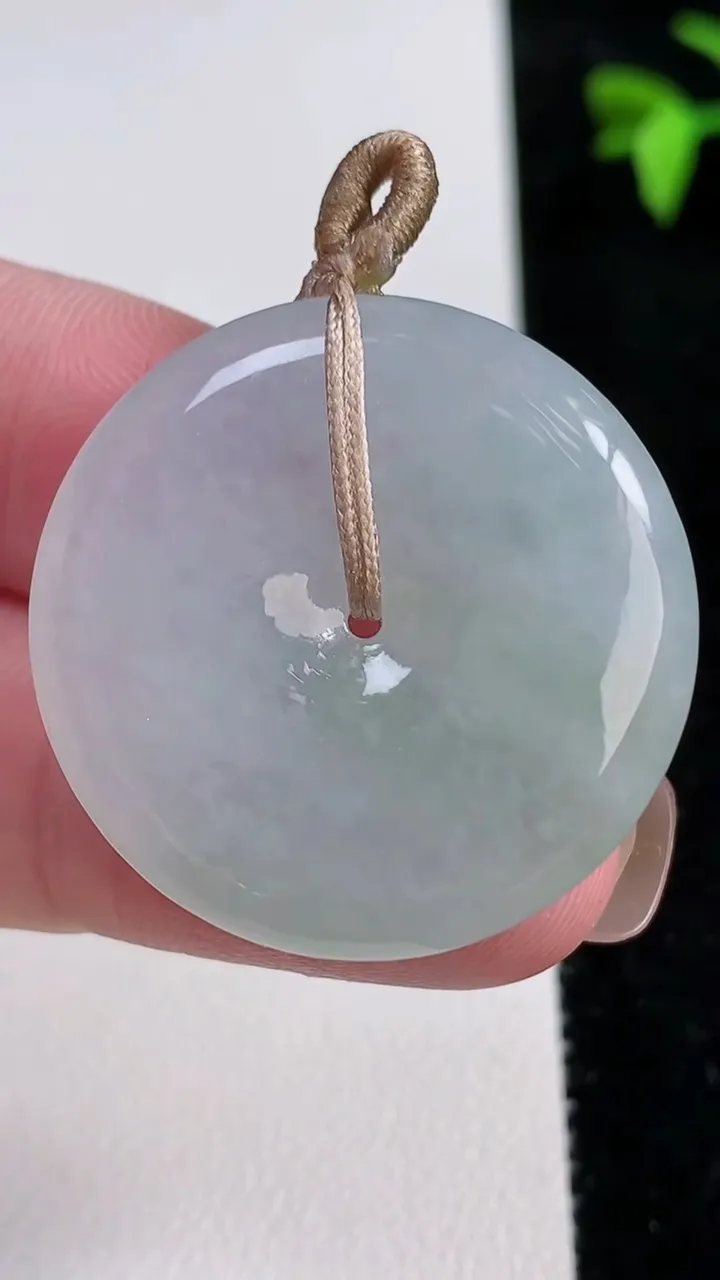 天然A货翡翠平安扣吊坠，尺寸31-5.6，重量:11.87g
11月13日