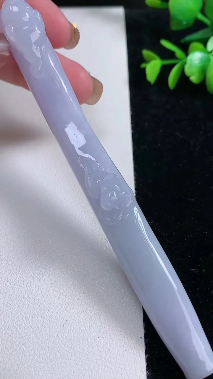 天然A货翡翠紫罗兰金蟾烟嘴，尺寸72.8-53-12，重:51.06g
11月13日