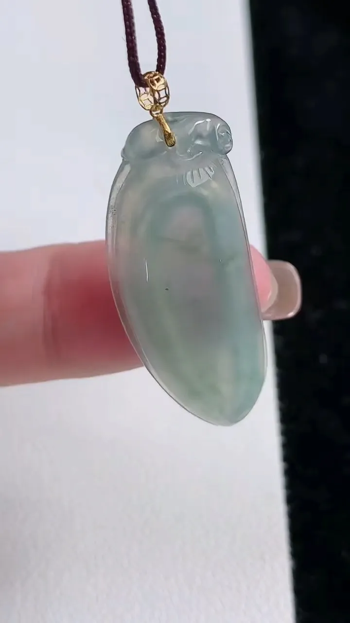 天然A货翡翠飘花福瓜吊坠，尺寸35.8-14.6-4.8，重:4.61g
11月13日