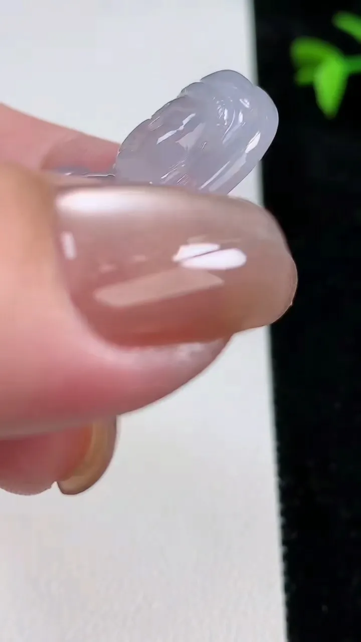 天然A货翡翠观音菩萨吊坠，尺寸44.6-27.5-5.8，重量:12.75g
11月13日