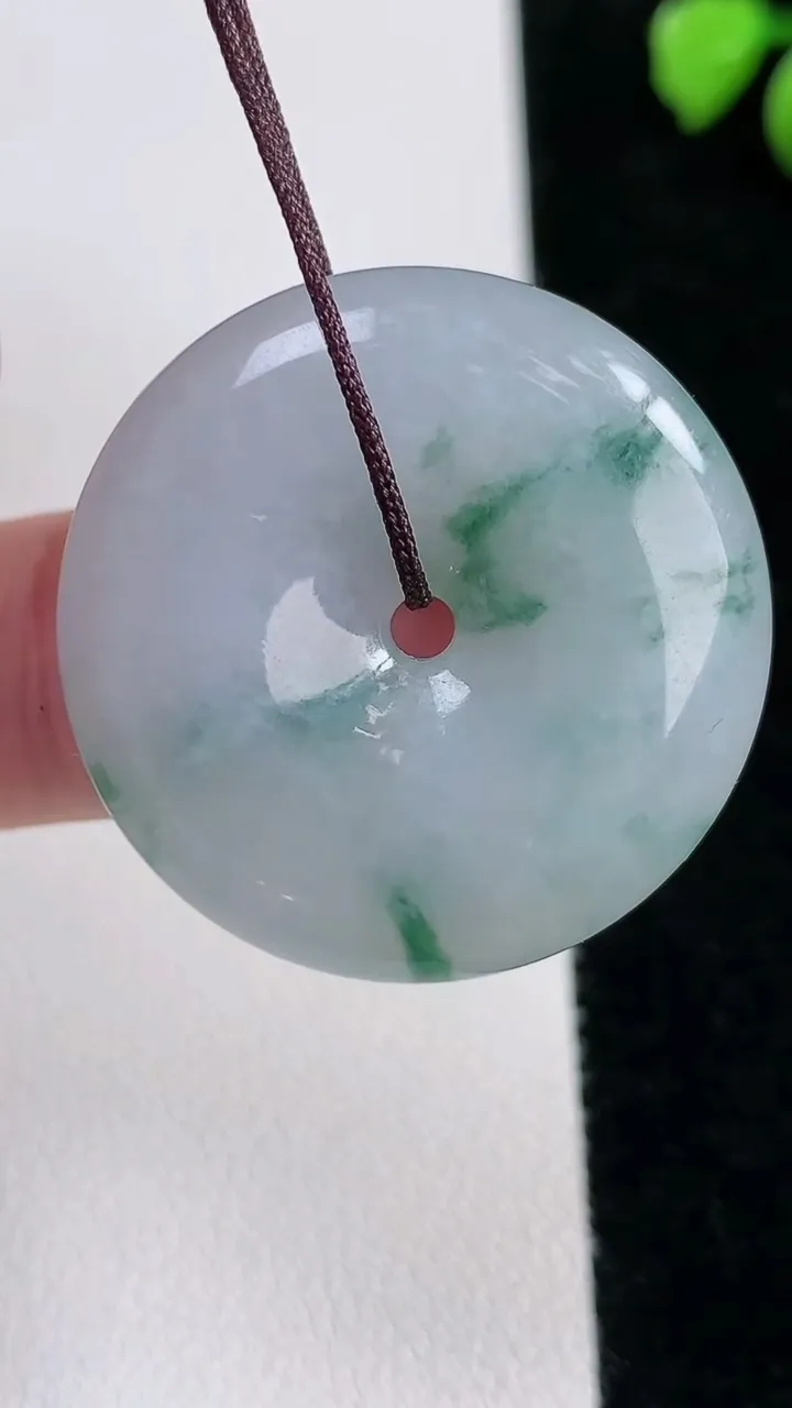 天然A货翡翠飘花平安扣吊坠，尺寸29.8-6.5，重:11.98g
11月13日