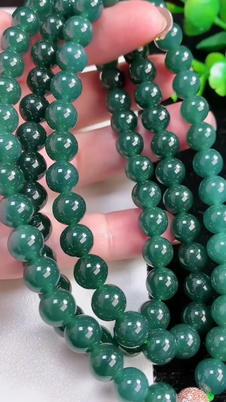 天然A货翡翠圆珠项链，尺寸8.8-88颗，重:102.58g
11月13日