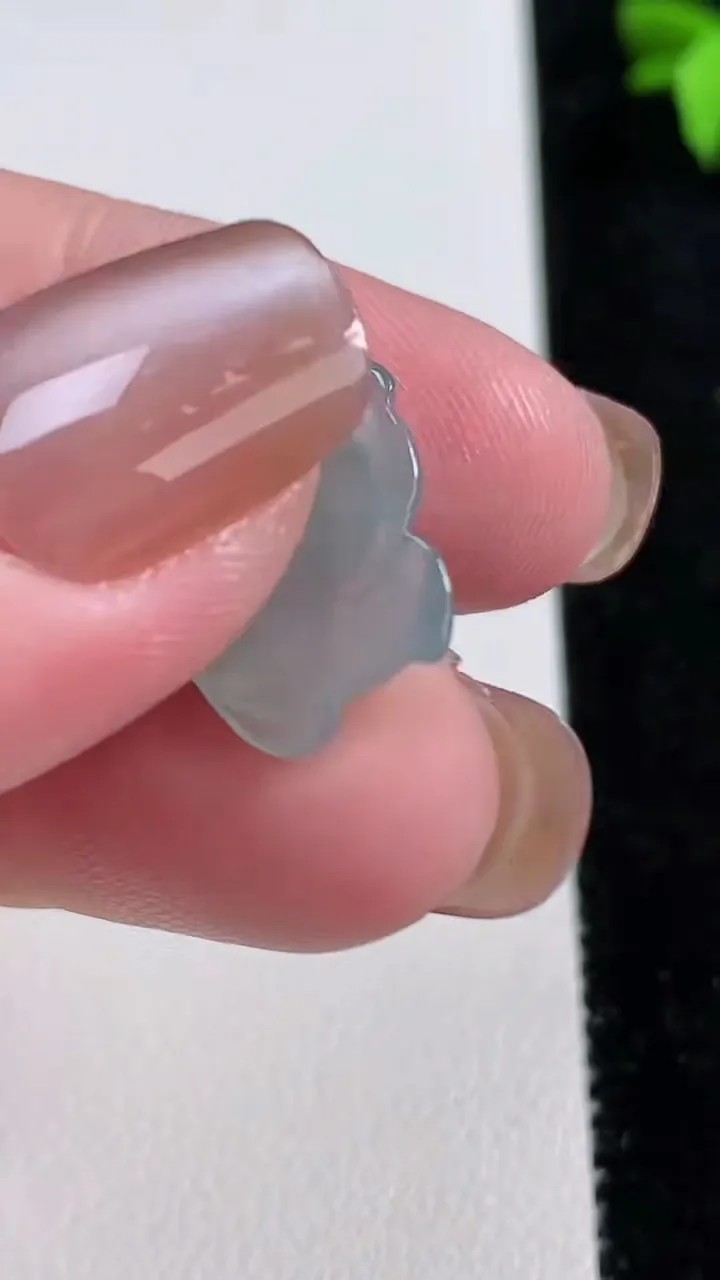 天然A货翡翠和和美美 荷花吊坠，尺寸25-16.4-4，重量:2.95g
11月13日