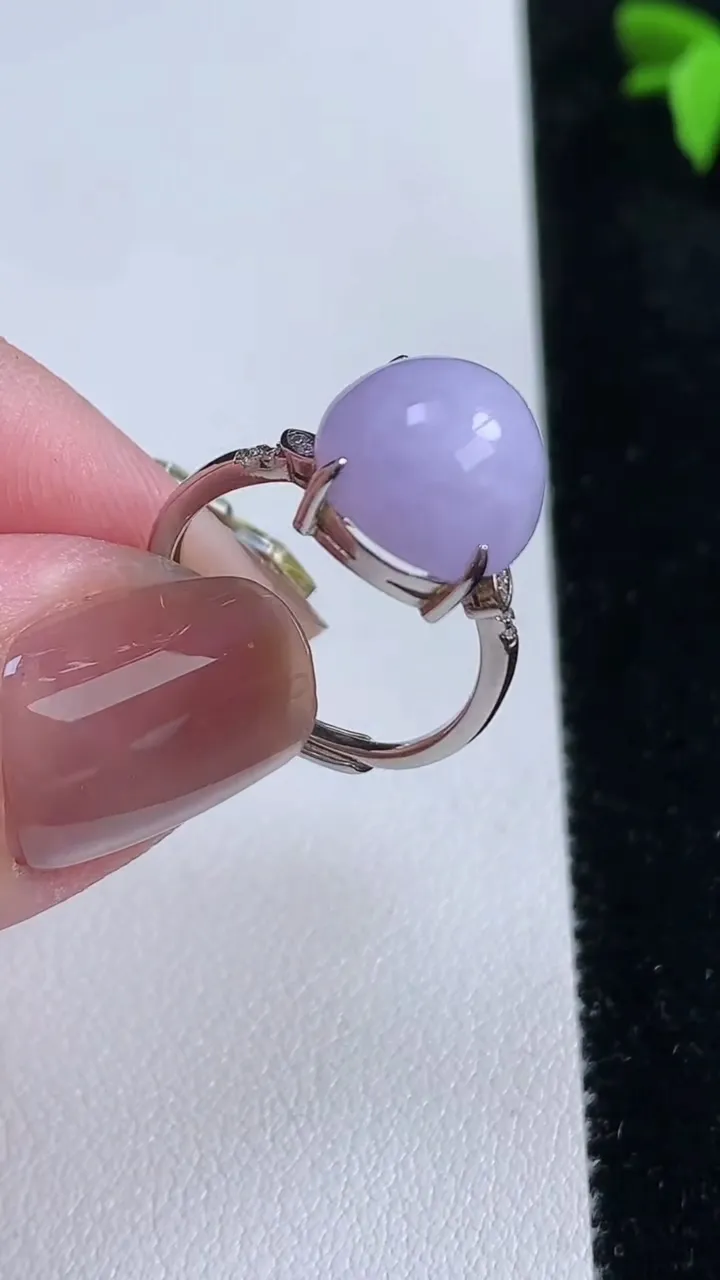 天然A货翡翠925银紫罗兰蛋面戒指，尺寸11-11-6.7，重量:3.38g2025年11月13日
工厂直销收藏佳品,种好水足，色泽均匀，有种有色，上手高大气！
