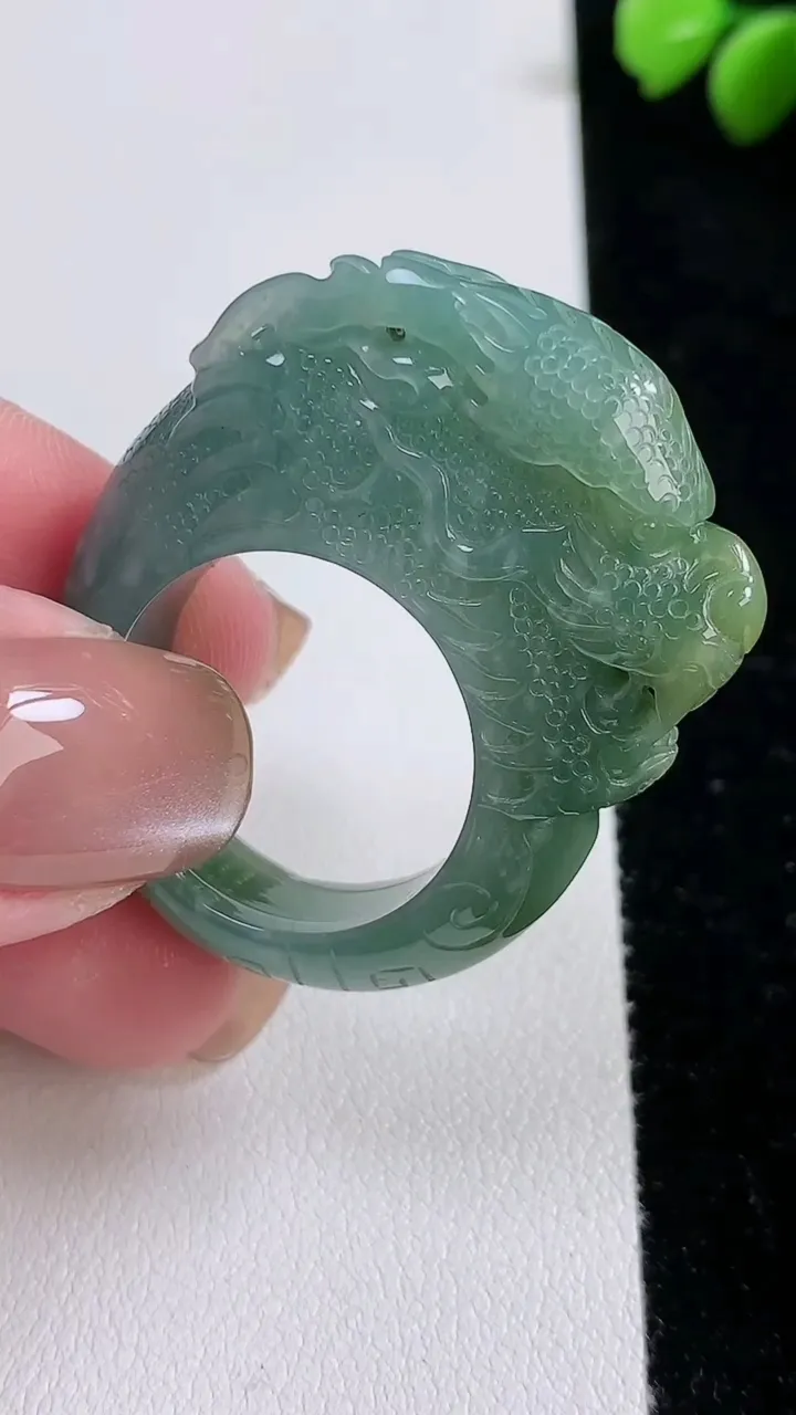 天然A货翡翠龙头指环扳指，尺寸21.6-8.8-17，重:19.07g2025年11月13日
工厂直
