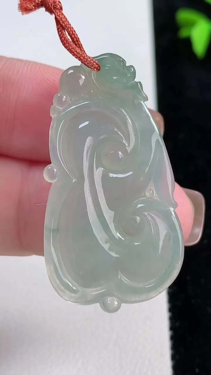 天然A货翡翠如意吊坠，尺寸38-21-4.8，重量:7.03g
11月13日