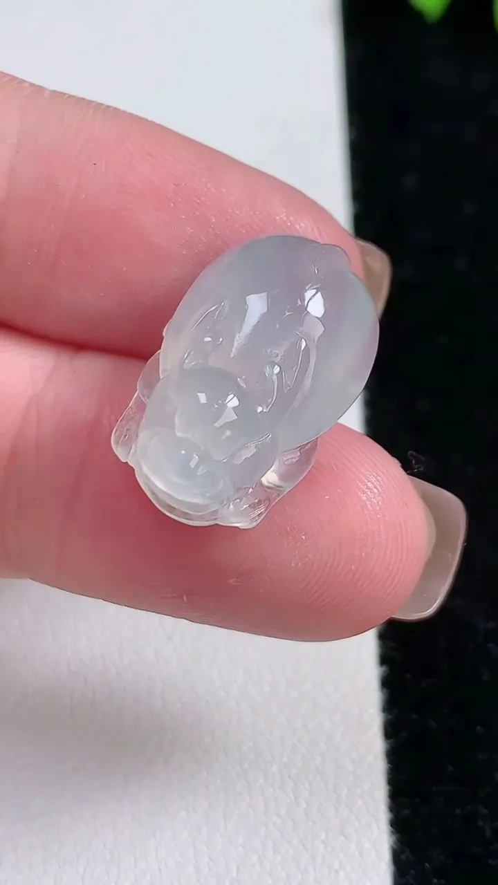 天然A货翡翠貔貅吊坠，尺寸21-13-9，重:3.94g
11月13日