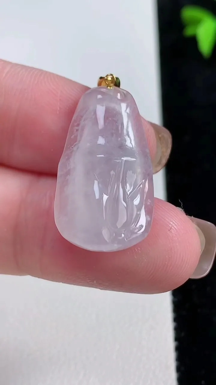 天然A货翡翠种白冰节节高升 竹节吊坠，尺寸25-14.7-6.2，重量:3.67g
11月13日