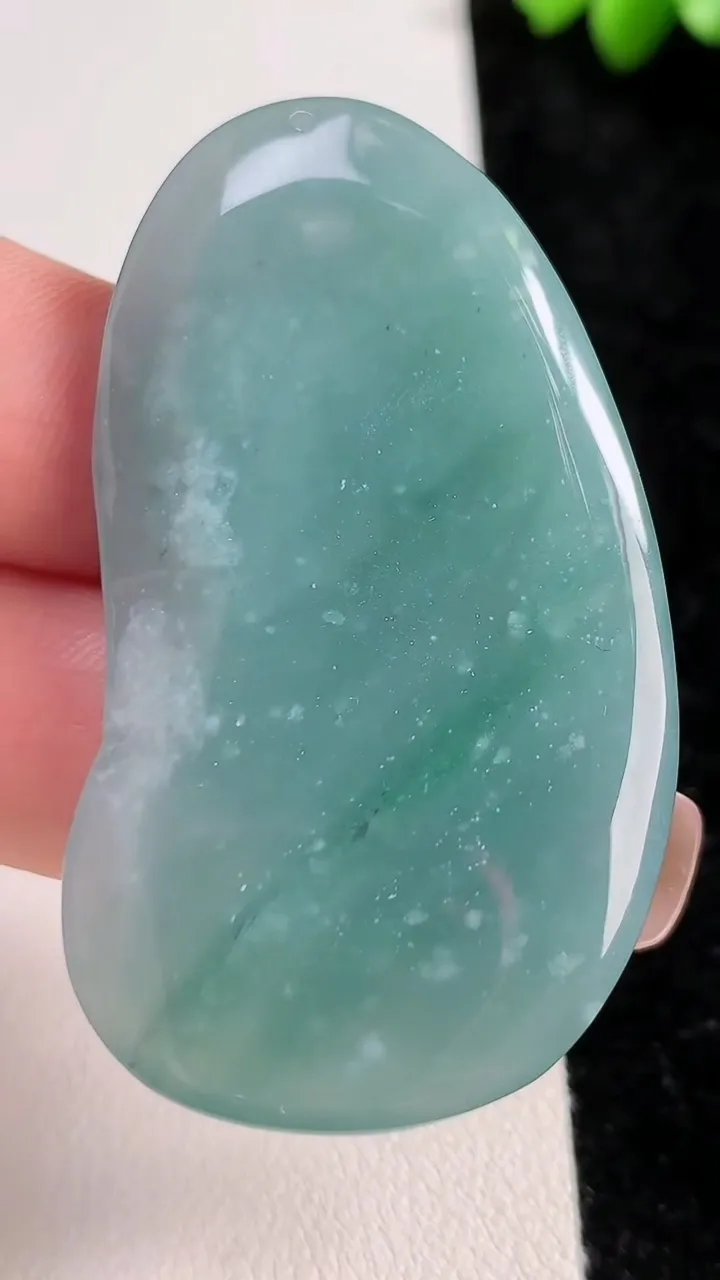 天然A货翡翠山水牌吊坠，尺寸54-31-6.4，重:22.38g
11月13日