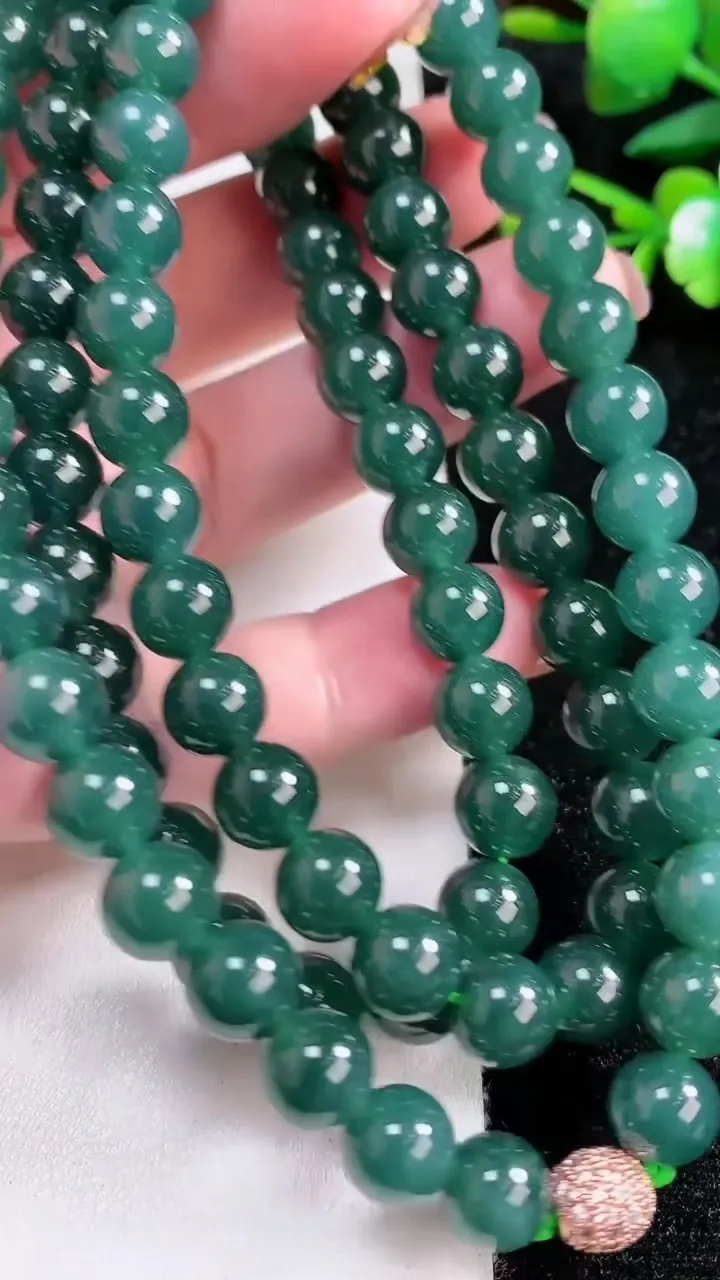 天然A货翡翠圆珠项链，尺寸8.8-88颗，重:102.58g
11月13日