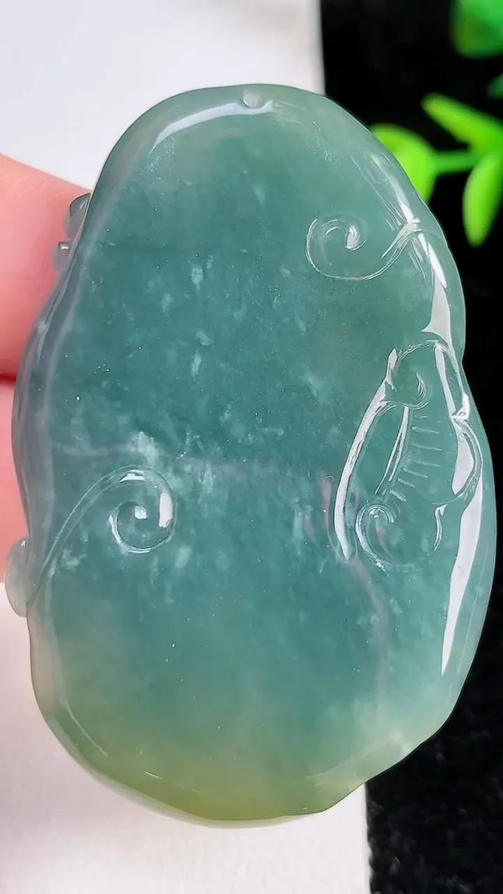 天然A货翡翠蓝水御龙观音菩萨吊坠，尺寸55.7-36.5-8.8，重:32.46g
11月13日