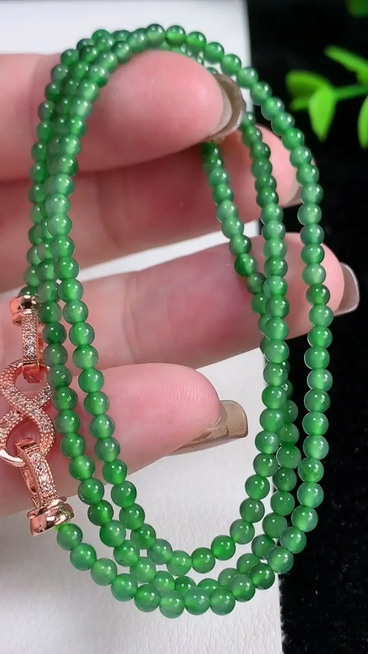天然A货翡翠小米珠项链，尺寸2.7-177颗，重量:9.50g11月13日
工厂直销收藏佳品,种好水足，色泽均匀，有种有色，上手高大气！