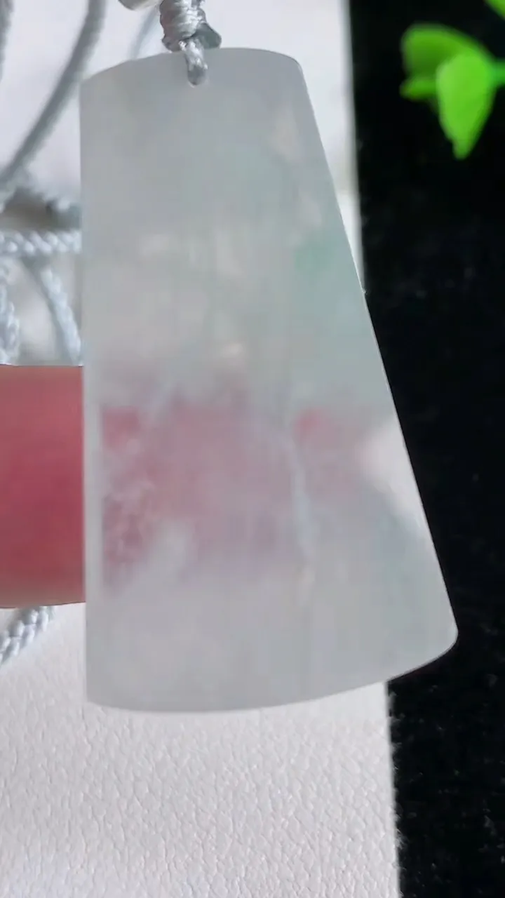 天然A货翡翠无事牌吊坠，尺寸37-21-3，重:7.75g
11月13日