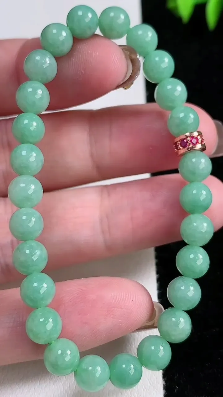 天然A货翡翠圆珠手串，尺寸6.8-32颗，重:14.31g11月13日
工厂直销收藏佳品,种好水足，