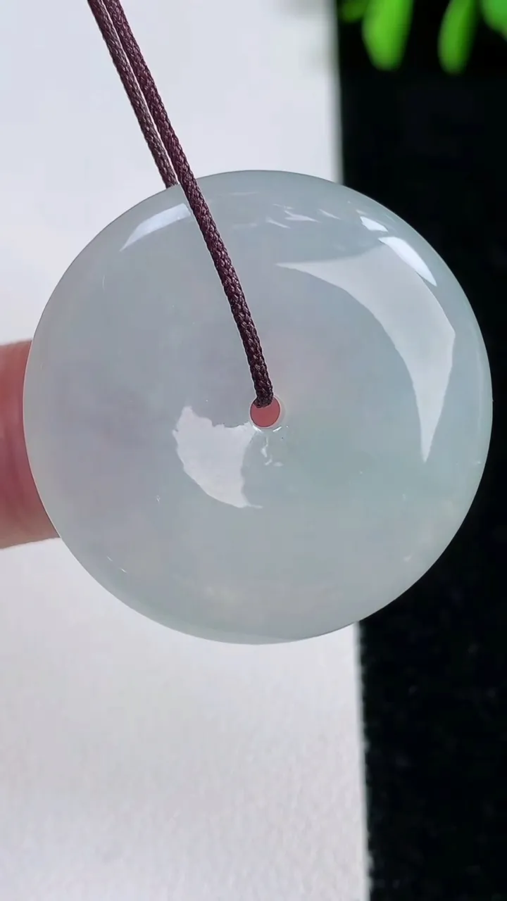 天然A货翡翠平安扣吊坠，尺寸30.5-5.7，重量:11.84g
11月14日