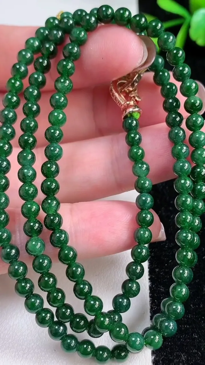 天然A货翡翠圆珠项链，尺寸4.3-132颗，重量:22.56g11月14日
工厂直销收藏佳品,种好水