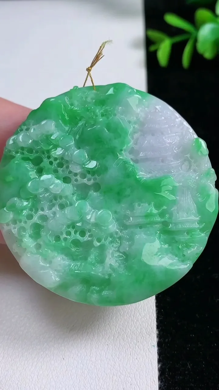 天然A货翡翠山水牌吊坠，尺寸53.7-6.7，重量:39.68g
11月14日