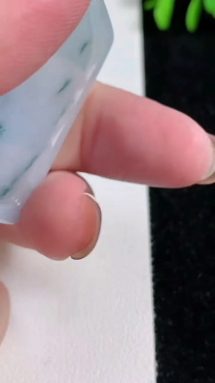 天然A货翡翠飘花普贤菩萨吊坠，尺寸43.3-38.2-4.6，重量:16.25g
11月14日