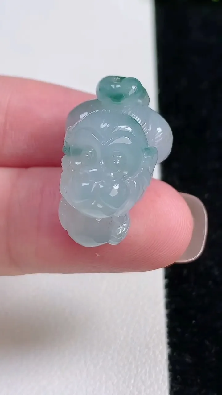 天然A货翡翠冰种飘花生肖猴吊坠，尺寸23.2-16.4-17，重量:9.78g
11月14日