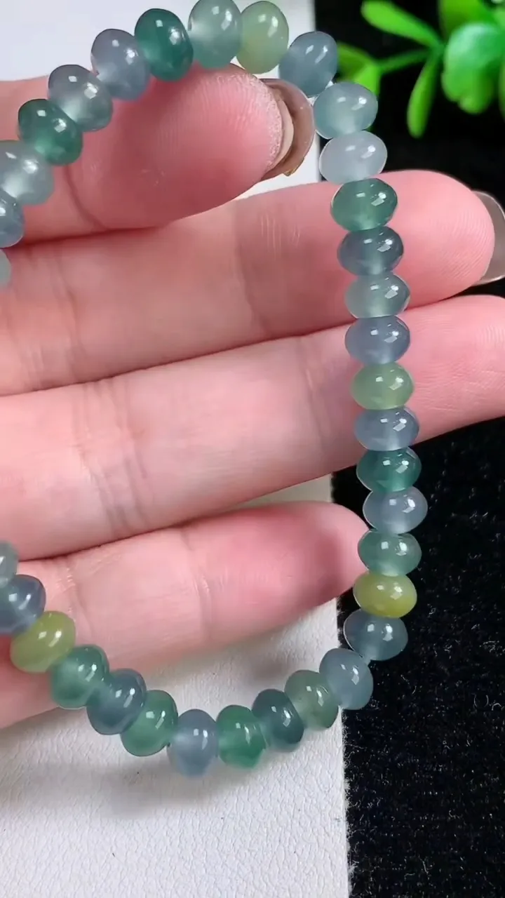 天然A货翡翠算盘珠手串，尺寸6.5-4.2-39颗，重量:15.90g11月14日
工厂直销收藏佳品,种好水足，色泽均匀，有种有色，上手高大气！