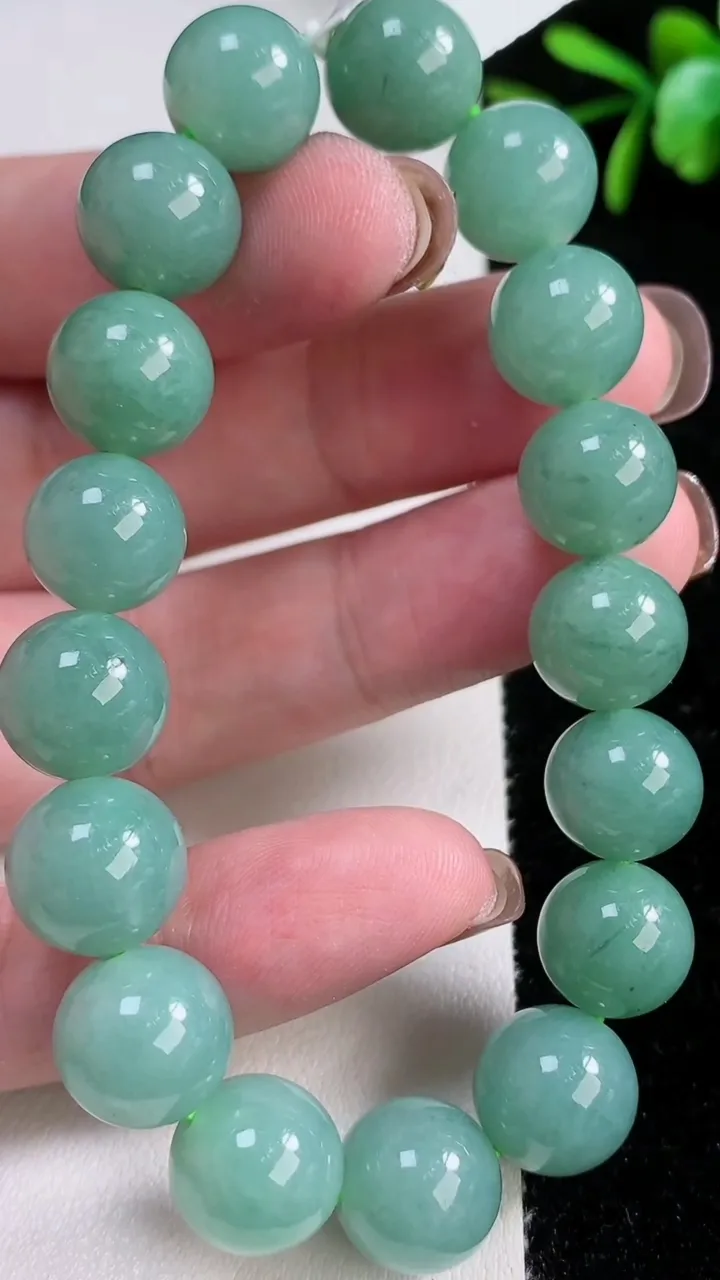 天然A货翡翠圆珠手串，尺寸11-17颗，重量:45.34g11月14日
工厂直销收藏佳品,种好水足，色泽均匀，有种有色，上手高大气！