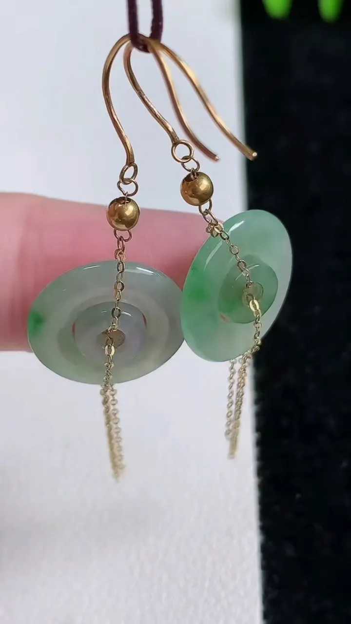 天然A货翡翠母子平安扣耳坠，尺寸15.3-2，重量:2.90g
11月14日