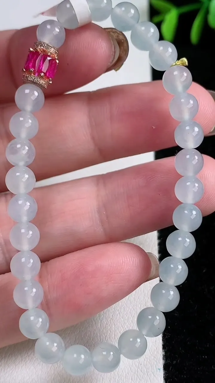 天然A货翡翠种白冰圆珠手串，尺寸5.8-29颗，重量:11.68g11月14日
工厂直销收藏佳品,种好水足，色泽均匀，有种有色，上手高大气！