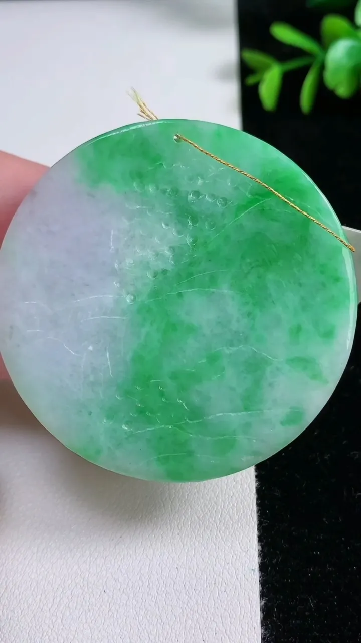 天然A货翡翠山水牌吊坠，尺寸53.7-6.7，重量:39.68g
11月14日