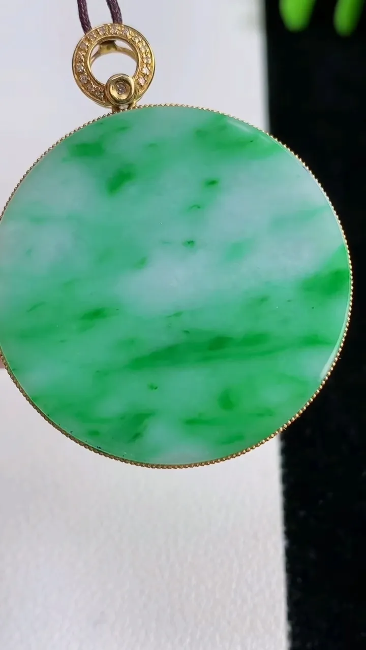 天然A货翡翠无事牌吊坠，尺寸34-2.8，重量:9.30g
11月14日