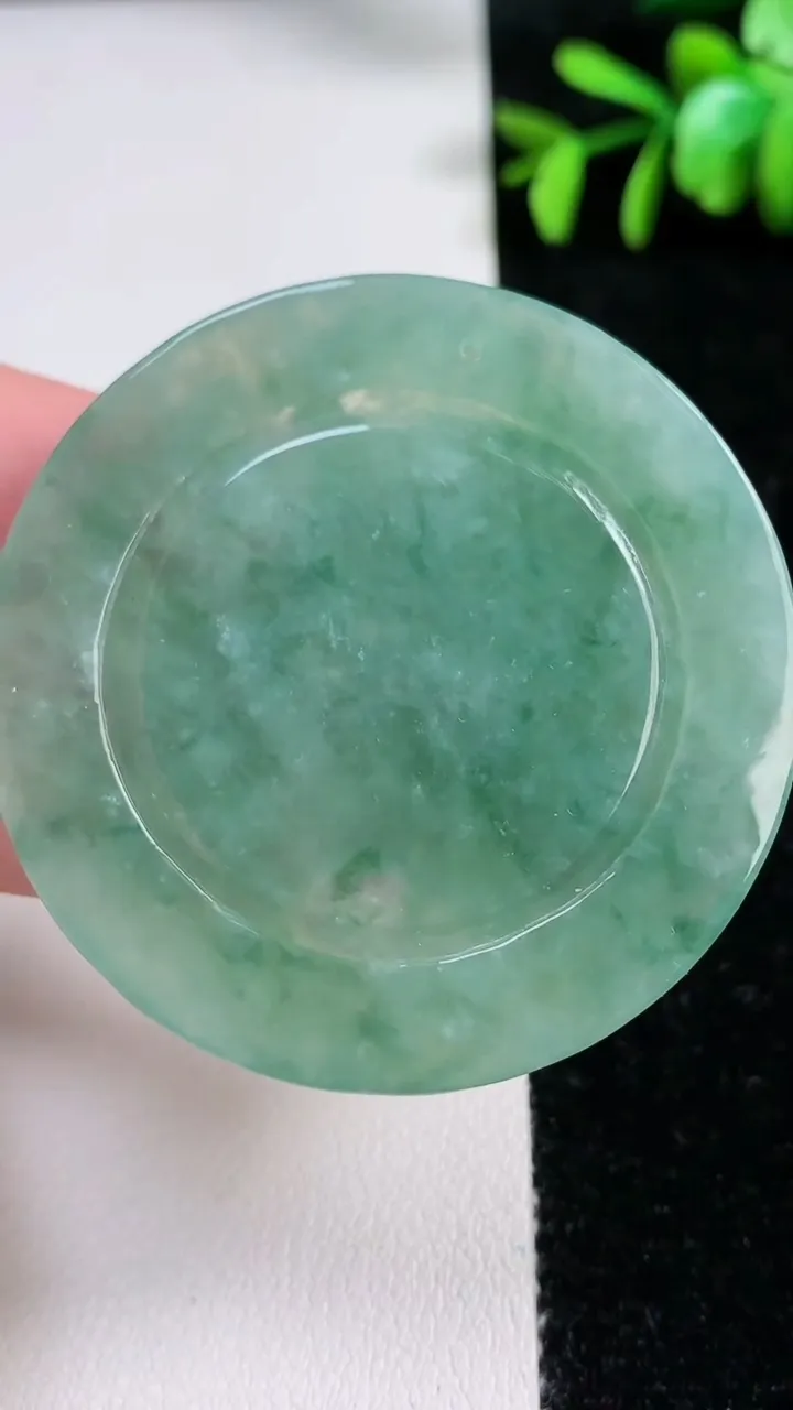 天然A货翡翠生肖虎吊坠，尺寸48.8-5.8，重量:26.82g
11月14日