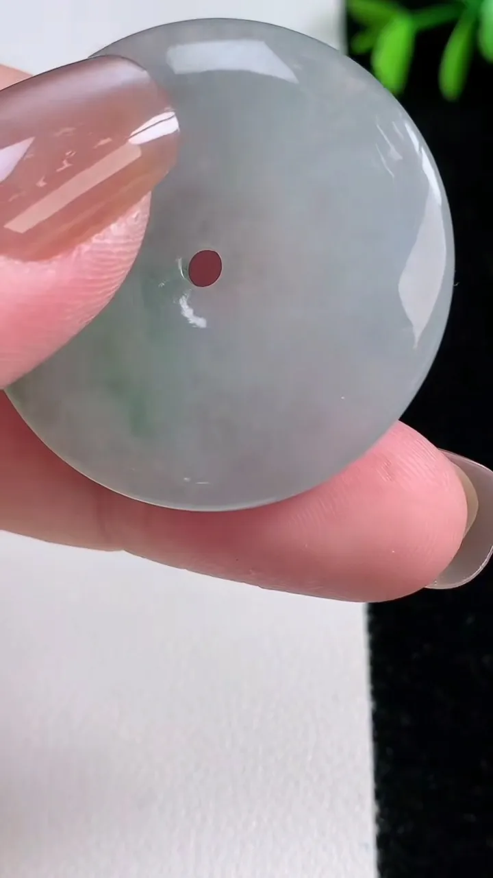 天然A货翡翠平安扣吊坠，尺寸36-5.6，重量:16.36g
11月14日