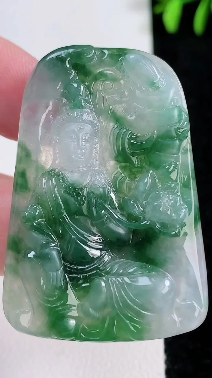 天然A货翡翠普贤菩萨吊坠，尺寸47-32.2-4.8，重量:16.11g
11月14日