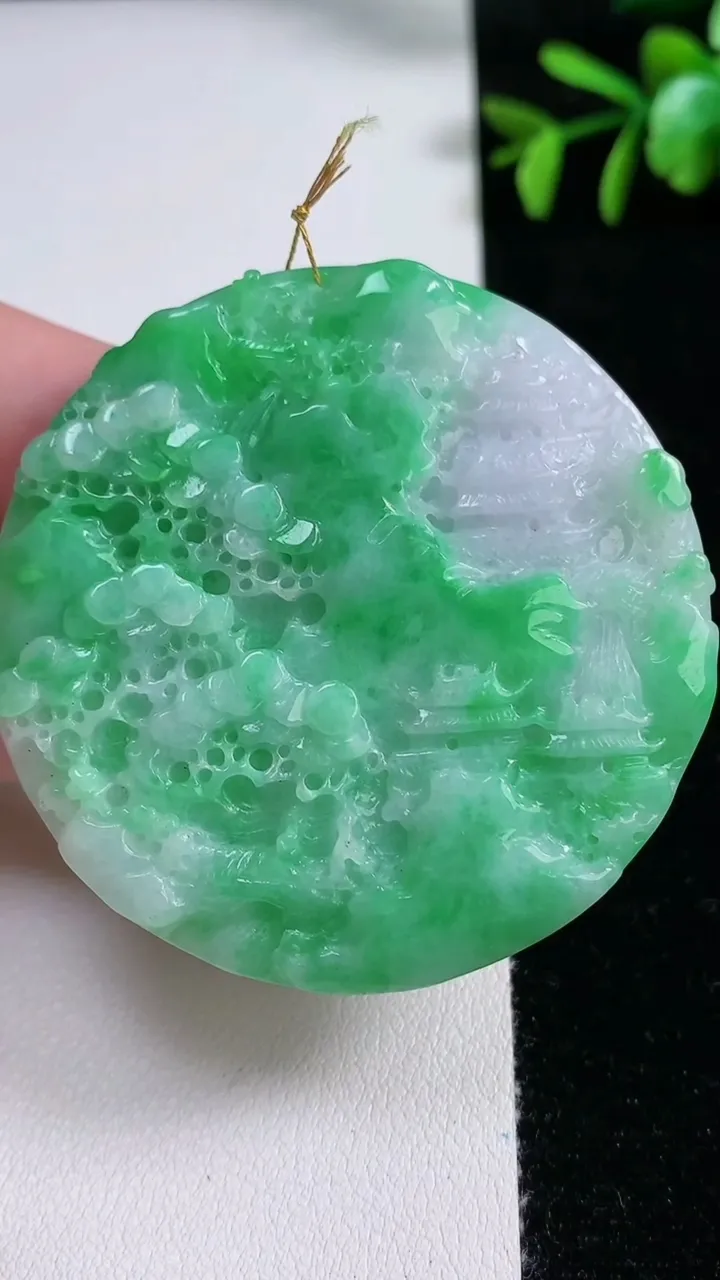 天然A货翡翠山水牌吊坠，尺寸53.7-6.7，重量:39.68g
11月14日