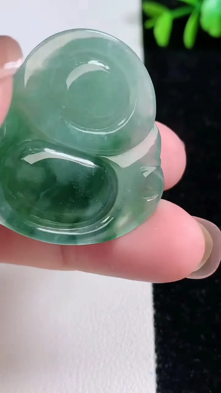 天然A货翡翠佛公吊坠，尺寸35.2-39-7.3，重量:15.32g
11月14日