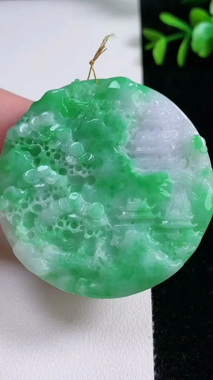 天然A货翡翠山水牌吊坠，尺寸53.7-6.7，重量:39.68g
11月14日