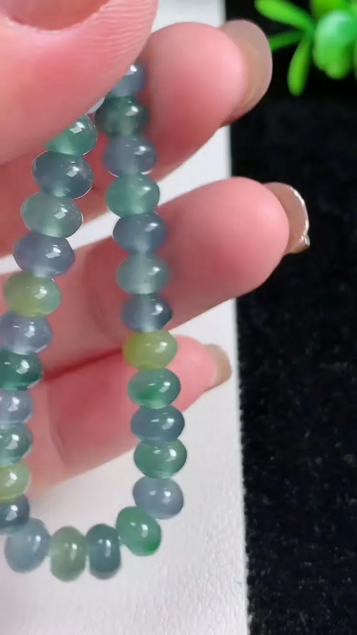 天然A货翡翠算盘珠手串，尺寸6.5-4.2-39颗，重量:15.90g11月14日
工厂直销收藏佳品,种好水足，色泽均匀，有种有色，上手高大气！