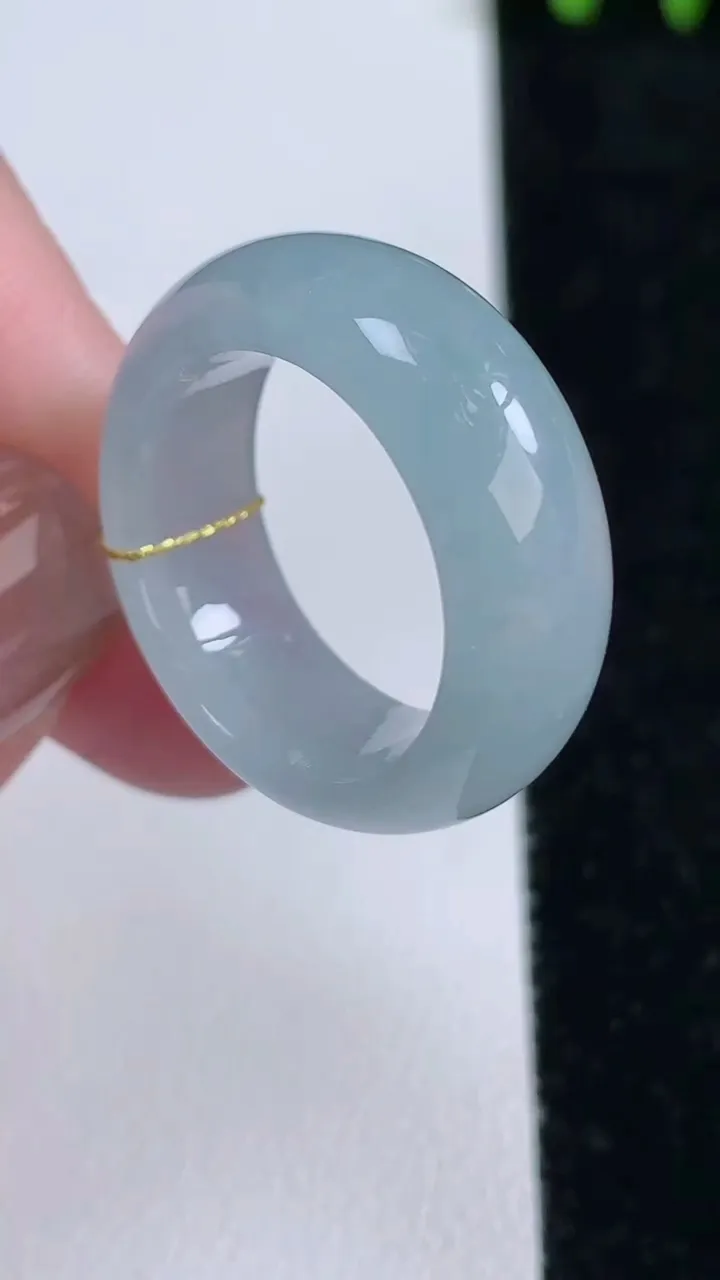 天然A货翡翠指环戒指，尺寸17.7-8-3.8，重量:6.39g2025年11月14日
工厂直销收藏