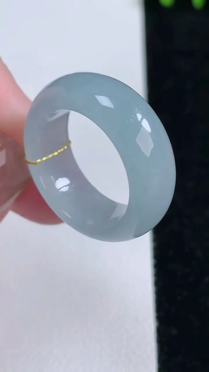 天然A货翡翠指环戒指，尺寸17.7-8-3.8，重量:6.39g2025年11月14日
工厂直销收藏