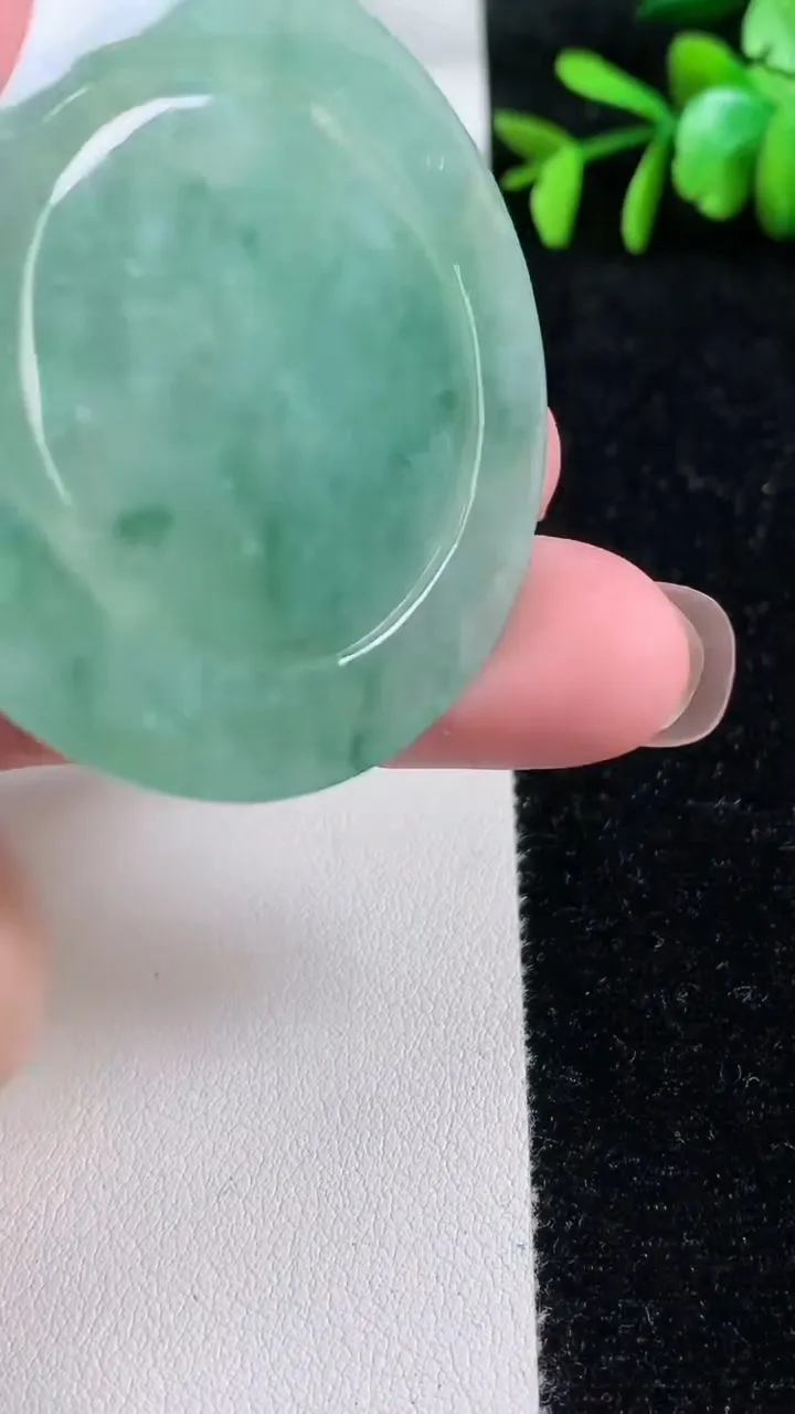 天然A货翡翠生肖虎吊坠，尺寸48.8-5.8，重量:26.82g
11月14日