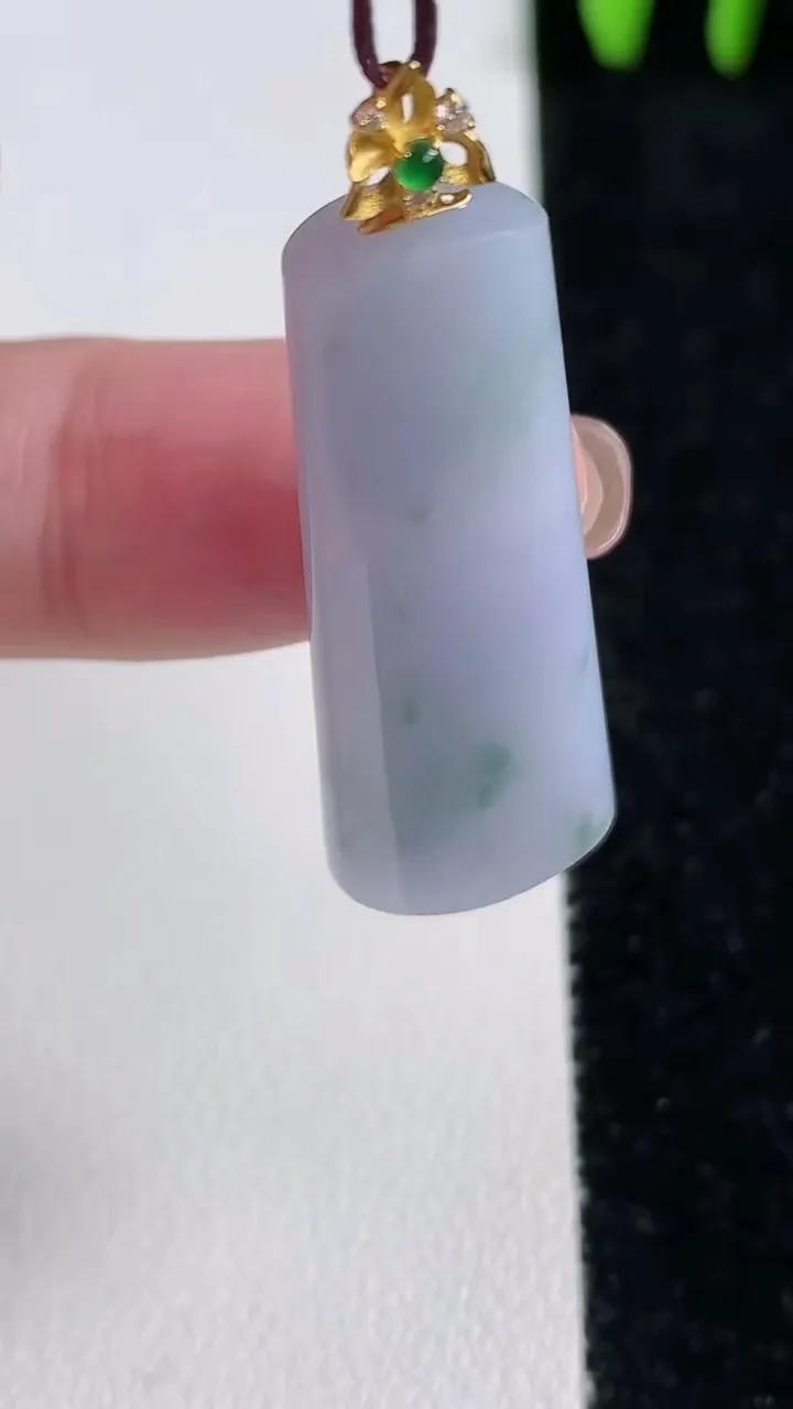 天然A货翡翠18K金紫罗兰无事牌吊坠，尺寸35.8-14-6，重量:7.59g
11月14日