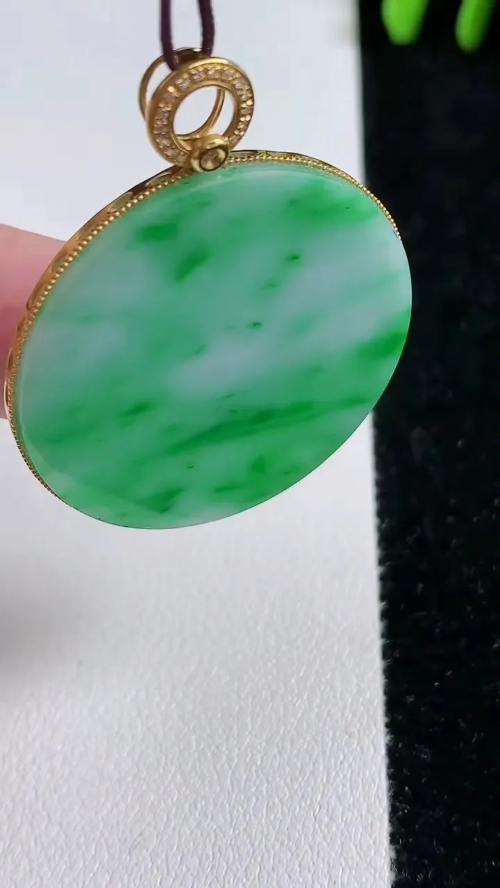 天然A货翡翠无事牌吊坠，尺寸34-2.8，重量:9.30g
11月14日