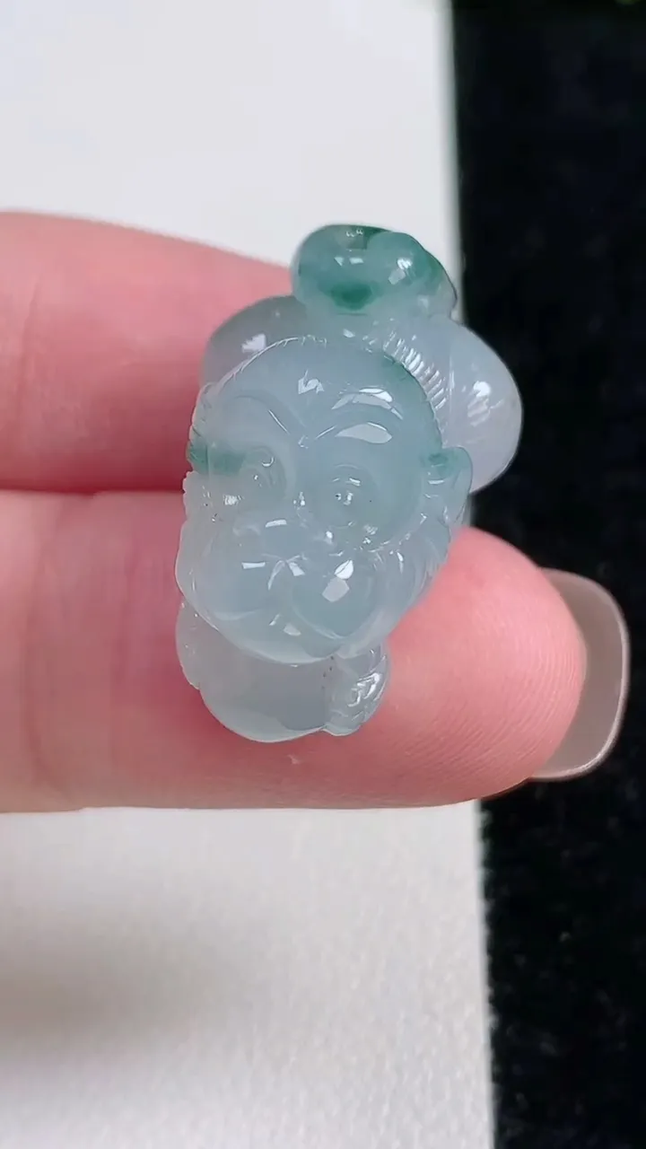 天然A货翡翠冰种飘花生肖猴吊坠，尺寸23.2-16.4-17，重量:9.78g
11月14日