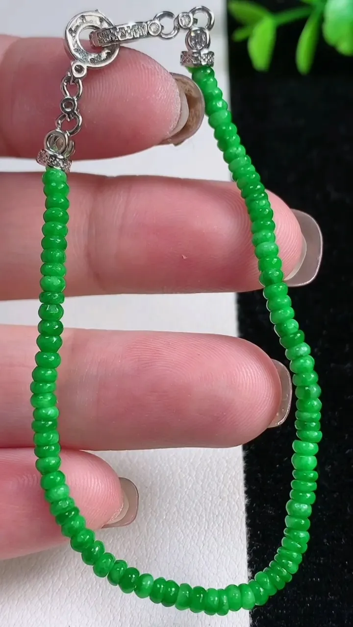 天然A货翡翠算盘珠手串，尺寸2.8-1.3，重量:4.44g11月14日
工厂直销收藏佳品,种好水足