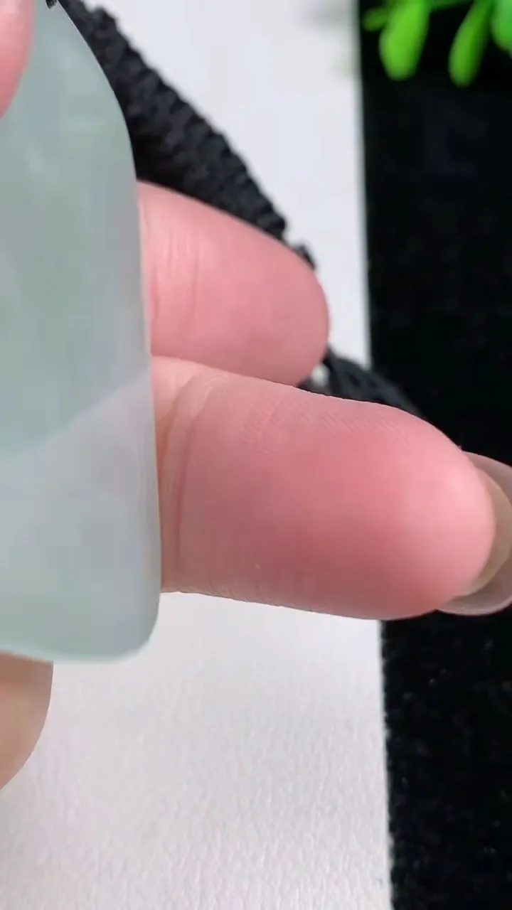 天然A货翡翠虚空藏菩萨吊坠，尺寸49.7-33.7-4.6，重量:23.66g
11月14日