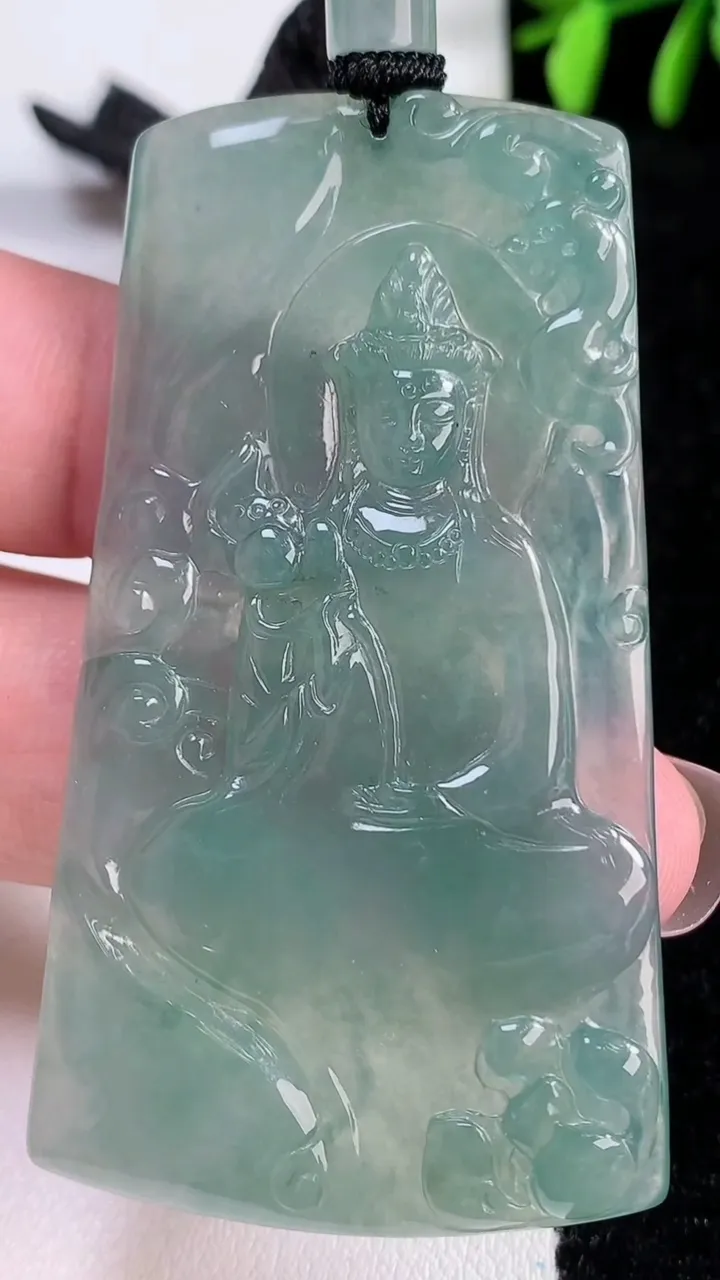 天然A货翡翠大势至菩萨吊坠，尺寸64.2-35.7-4.6，重量:49.66g
11月14日