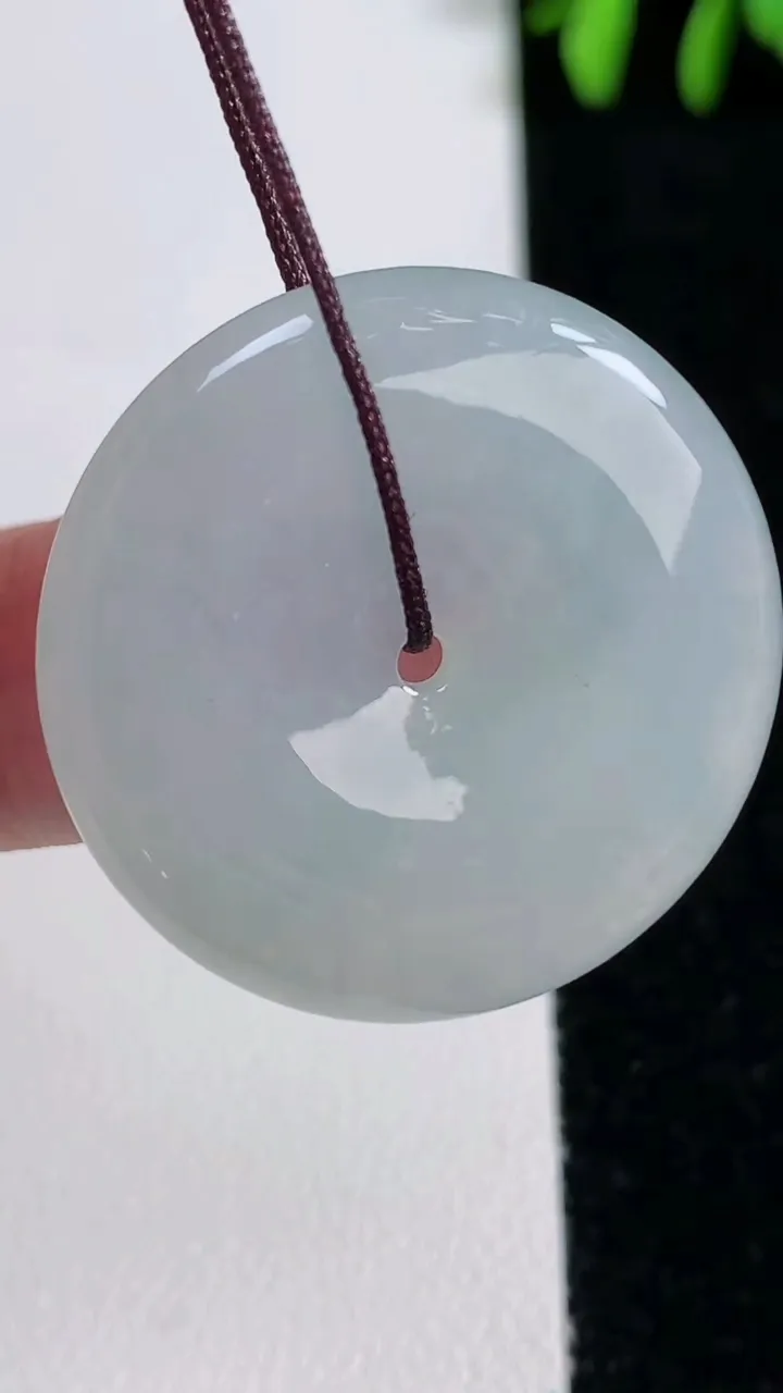 天然A货翡翠平安扣吊坠，尺寸30.5-5.7，重量:11.84g
11月14日